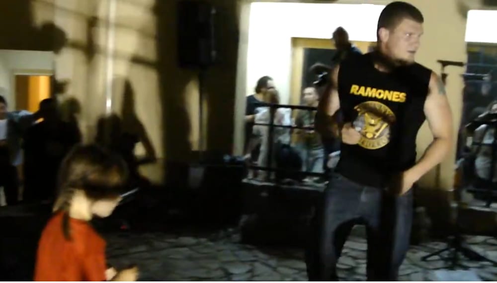 The Scroletics на живо, кадър от видео